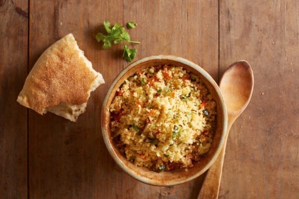 Couscous-Salat mit Brot