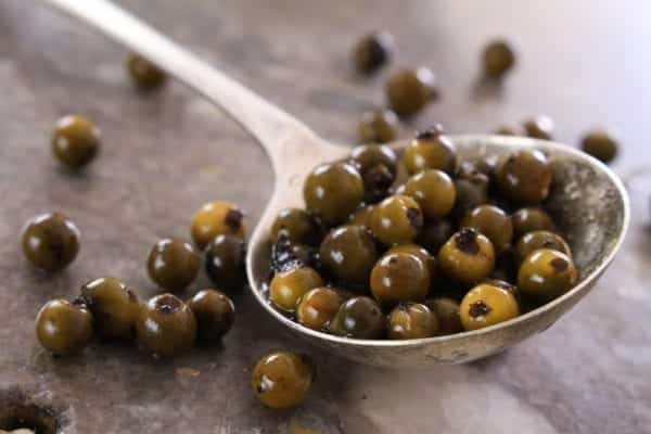 Eingelegter grüner Pfeffer