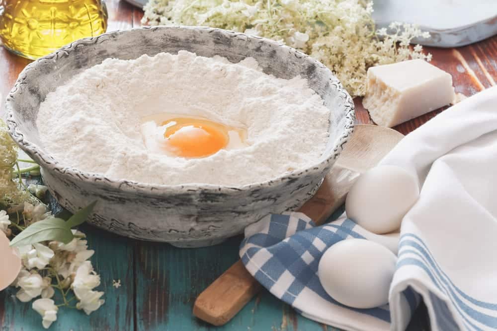 Hollerküchle - Holunderblüten mit Pfannkuchenteig