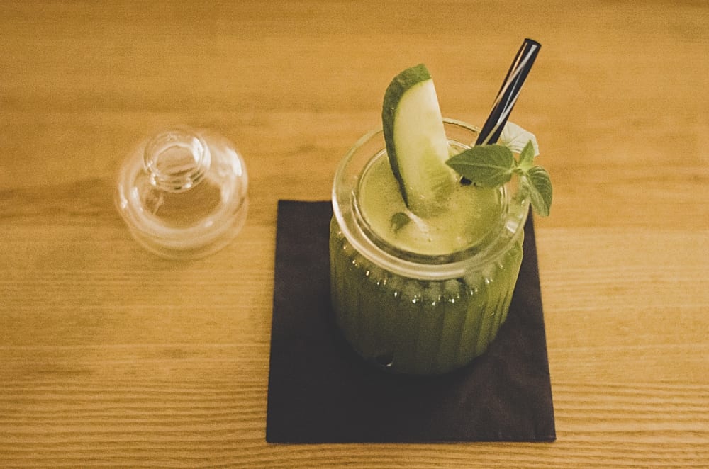 Spritzige Cocktailkurse in der Barock Bar in Regensburg von Richard und Anika Söldner - Mixe deine eigenen Cocktails mit hochwertigen Spirituosen | Miomente Entdeckermagazin