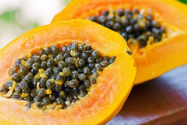Papaya ist eine kleine Hausapotheke und wirkt antibiotisch
