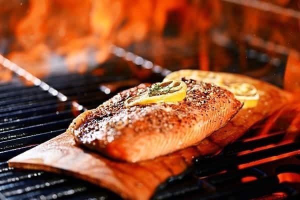 Plank Grilling - Grillen auf der Grillplanke aus Zedernholz
