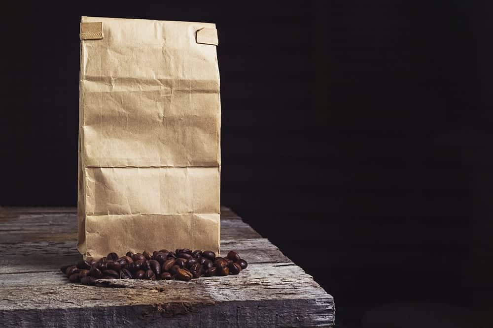 Luftdichtverschließbare Kaffeebeutel halten den Kaffee länger frisch.