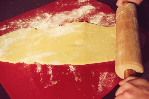 Miomente Weihnachtsrezept für Butterplätzchen: Teig ausrollen