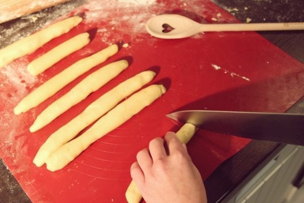 Miomente Weihnachtsrezept für Engelsaugen: Teig rollen