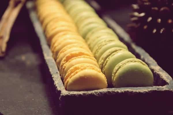 Entdeckermagazin kostet beim Meet & Greet mit Jamie Oliver Macarons