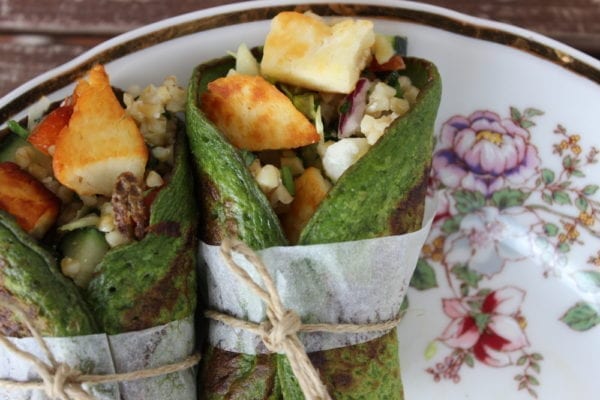 Paleo-Rezepte: Spinat-Wraps mit Hähnchen und Halloumi