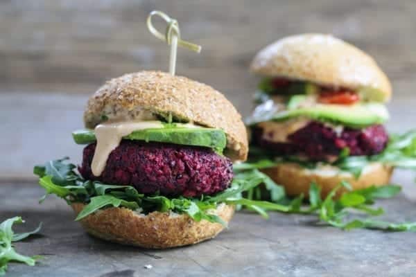Veganes Weihnachts-Menü: Rote-Bete-Burger-Entdeckermagazin Miomente