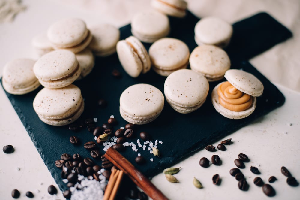 Weltbeste Weihnachtsbäckerei Macarons mit Zimt und Karamell Entdeckermagazin Miomente