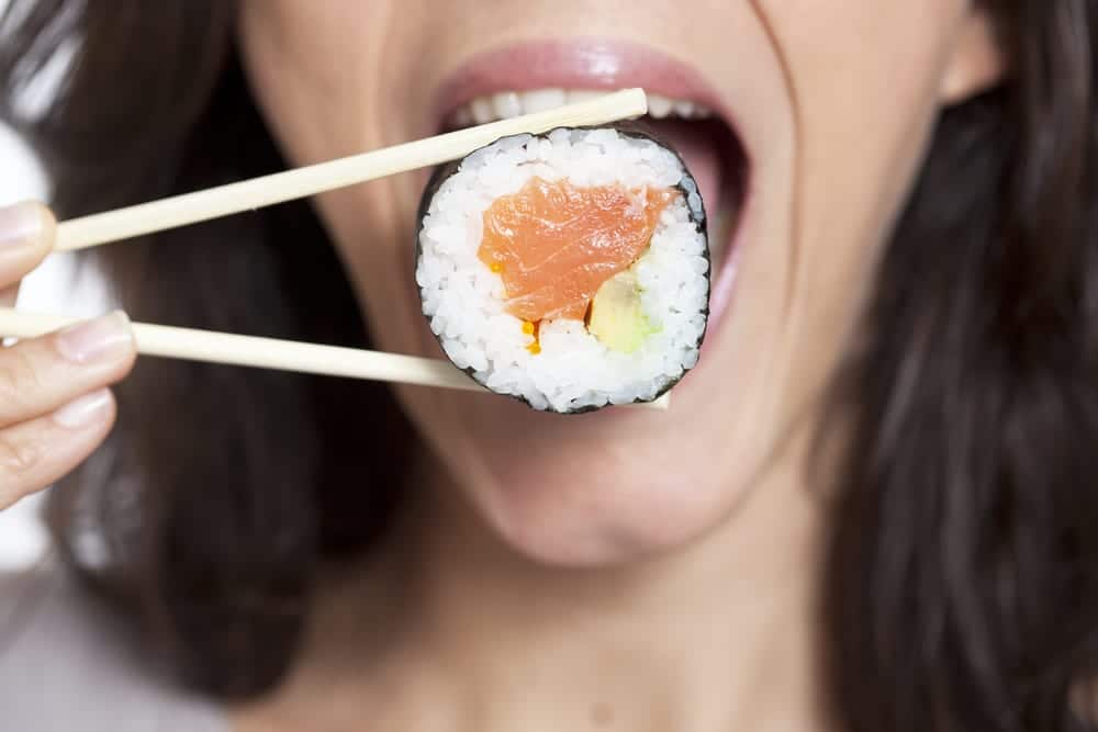 Sushi immer nur im Ganzen essen - nicht abbeißen