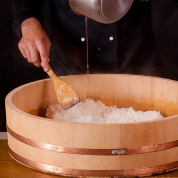 Sushireis säuert man mit Reisessig