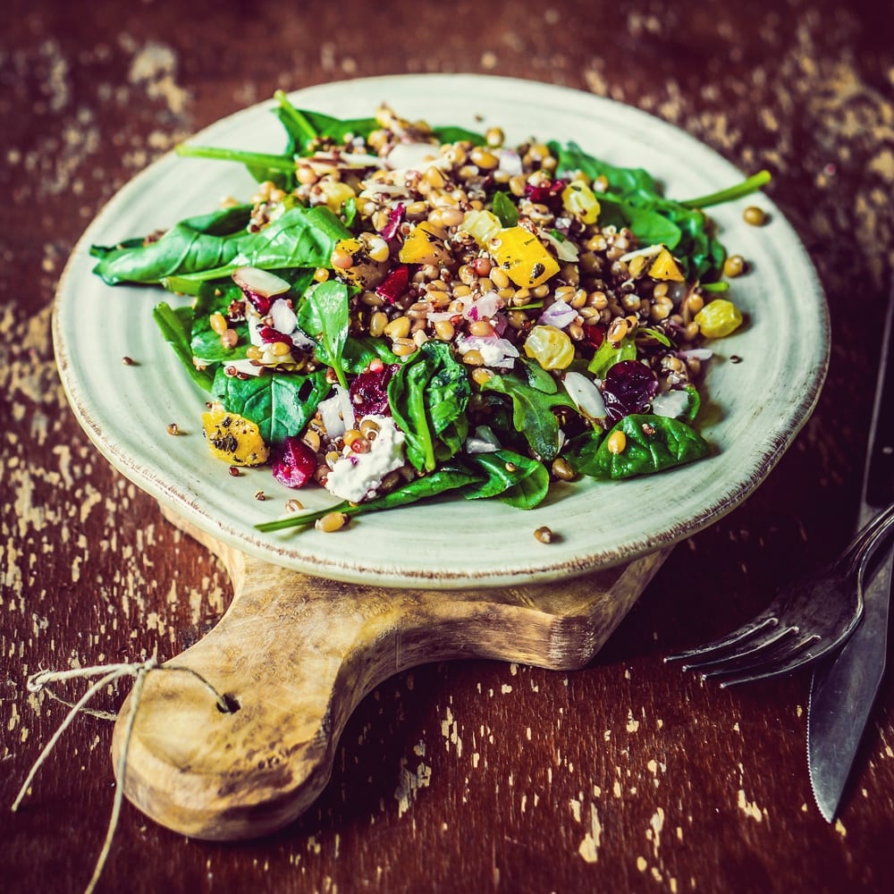 Spinat-Quinoa Salat Rezept mit Gemüse in unserem Miomente Entdeckermagazin