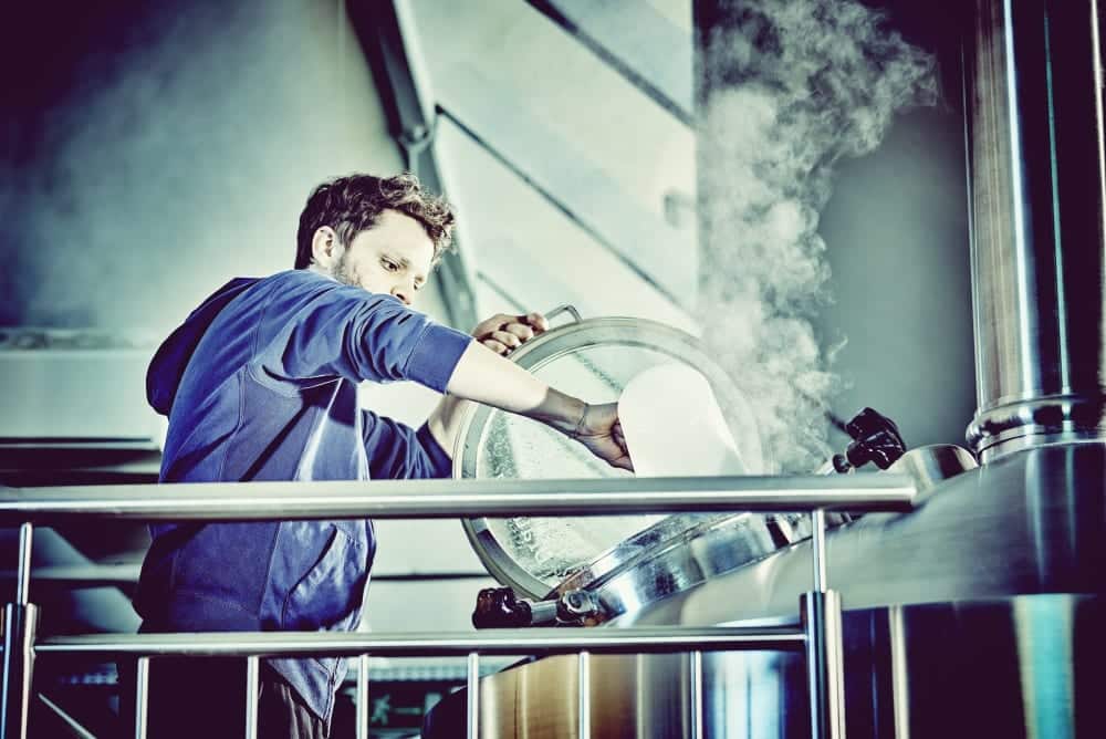 Munich Brew Mafia aus München - Bierexperten Dario Stieren und Niklas Zerhoch: Brauvorgang Citra Pils "Don Limone" – Miomente Entdeckermagazin