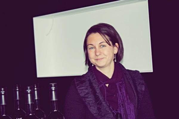 Weinkorb Vinothek Barbara Singer – Inhaberin und Weinexpertin