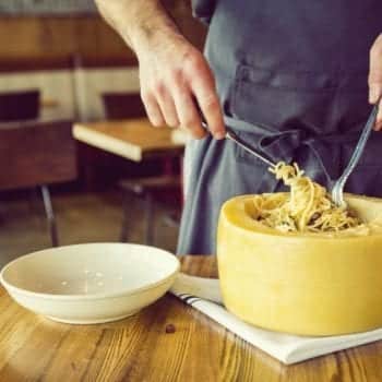 Kochbuch Julian Kutos - mediterrane Kochkusre Miomente - Parmesan und Pasta - Entdeckermagazin