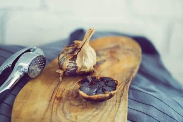 Schwarzer Knoblauch 1 - Entdeckermagazin Miomente