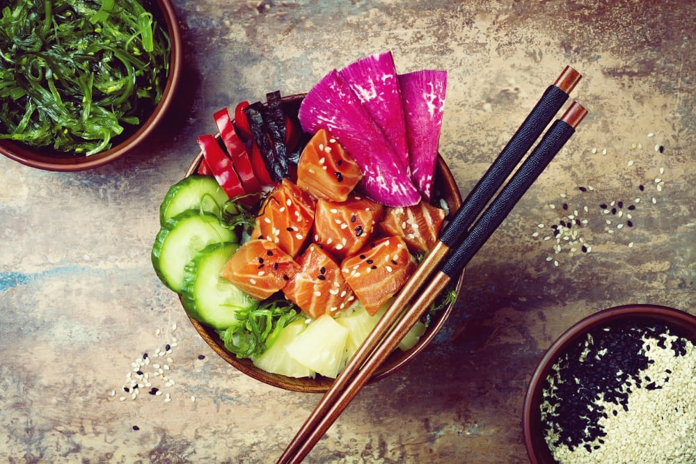 Poke Bowl mit Lachs - Entdeckermagazin - Miomente