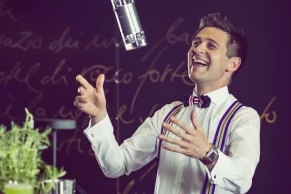 Bar Manager Roman Kern in seiner Location Sophia's Bar im "The Charles Hotel" in München - Spritzige und Fruchtige Cocktailkurse | Miomente Entdeckermagazin