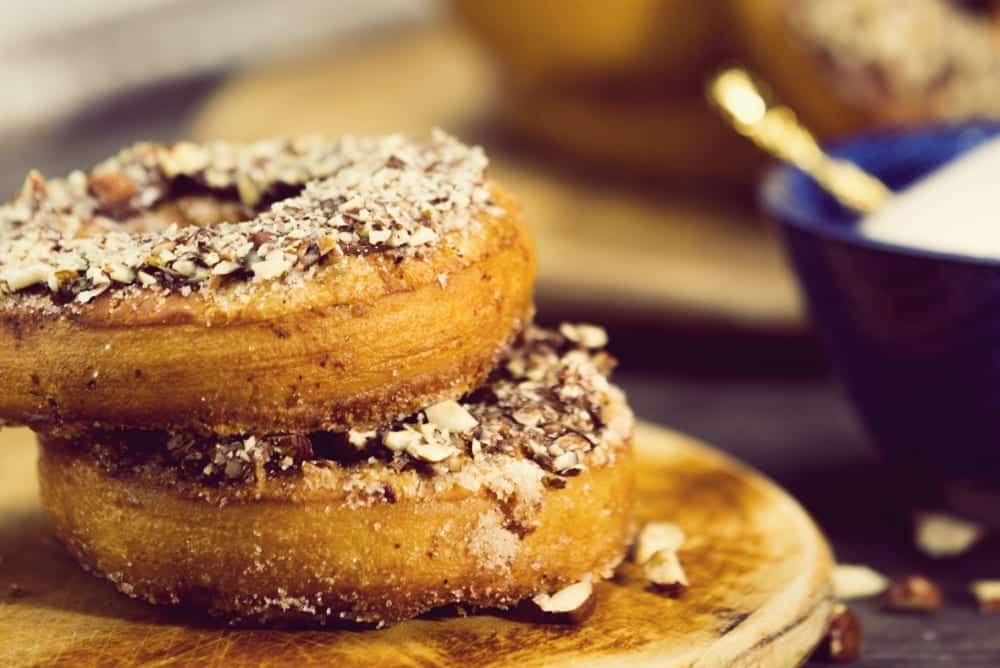 Nougat-Kochbuch: "Mein Herz schlägt Nougat!" von Profikoch Christian Senff aus Frankfurt – Süße und pikante Rezepte mit Nougat – Cronut mit Nougat-Knusper-Creme | Miomente Entdeckermagazin