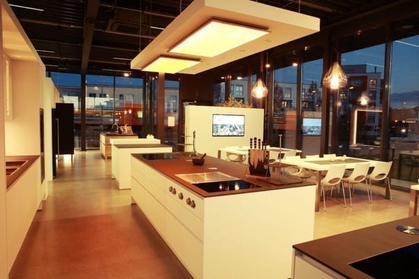 Exklusive Firmenevents und einzigartige Kochmomente bei "mein Kochstudio" in Stuttgart mit Profikoch Thomas Grau - Atemraubende Location aus Glas | Miomente Entdeckermagazin