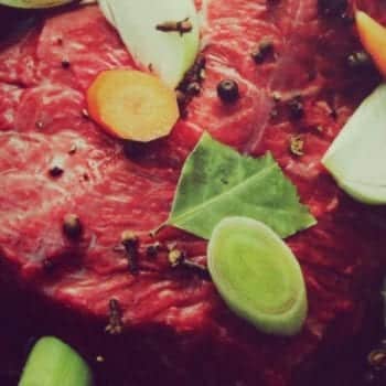 LAFER - das Beste: das neue Kochbuch von dem österreichischen Profikoch Johann Lafer - Rezept Sauerbraten | Miomente Entdeckermagazin