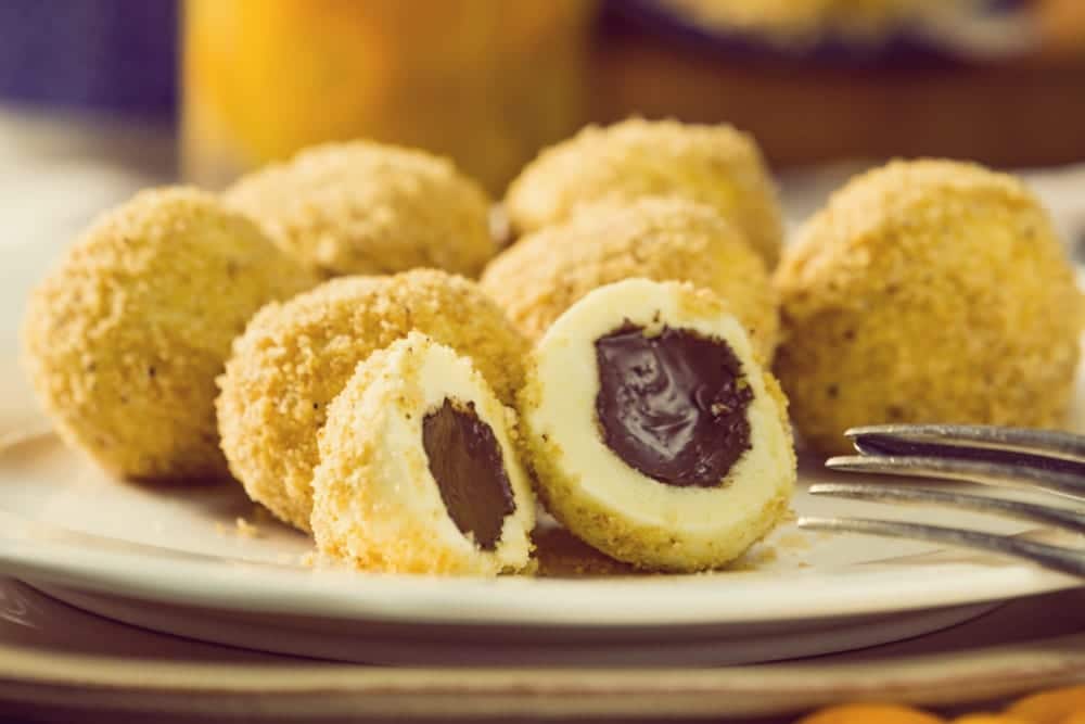 Nougat-Kochbuch: "Mein Herz schlägt Nougat!" von Profikoch Christian Senff aus Frankfurt – Süße und pikante Rezepte mit Nougat – Nougat-Quark-Knödel auf Kumquat-Ragout | Miomente Entdeckermagazin