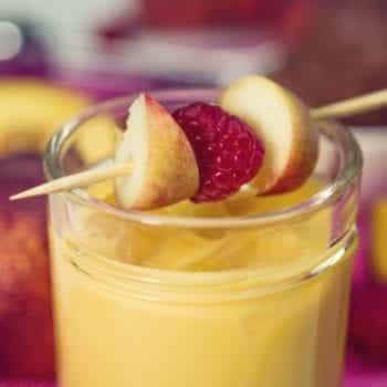 Nougat-Kochbuch: "Mein Herz schlägt Nougat!" von Profikoch Christian Senff aus Frankfurt – Süße und pikante Rezepte mit Nougat – Pfirsisch-Safran-Smoothie mit Nougat-Eis | Miomente Entdeckermagazin