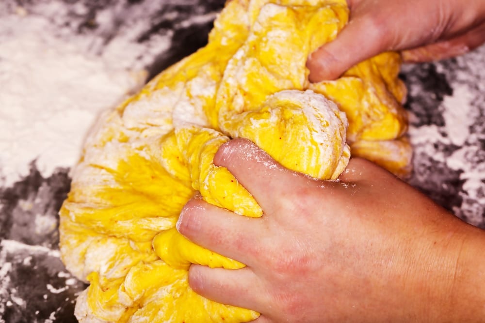 Hefeteig mit Safran für Lussekatter