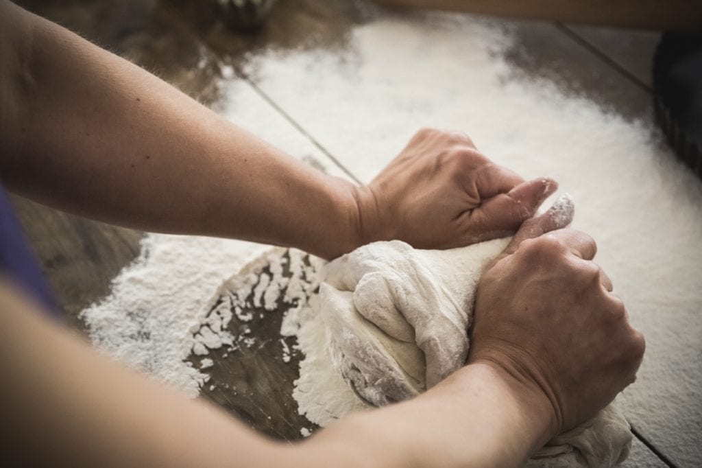 Hefeteig schlagen - Bläschenbildung