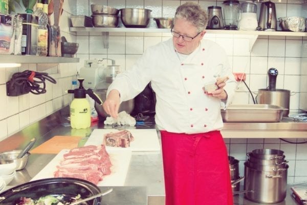 Fleisch- & Grillkurse bei Stefan Becker in der Kochschule "Die Pfannenfreunde" München – Steaks, Grillen und BBQ | Miomente Entdeckermagazin