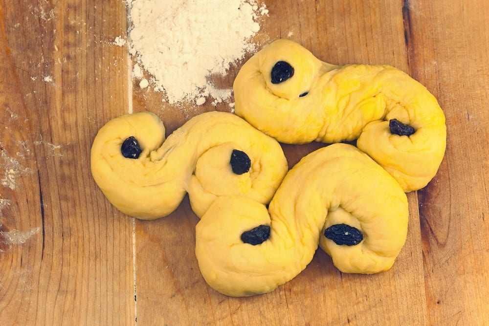 S-förmige Lussekatter