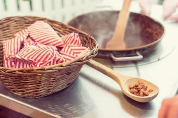 Wie mache ich gebrannte Mandeln wie vom Weihnachtsmarkt - Entdeckermagazin - Miomente