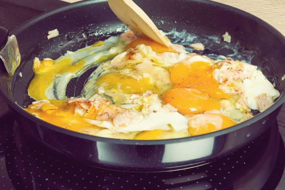 Oster-Highlights - Wie mache ich Rührei - Eier stocken lassen - Entdeckermagazin - Miomente