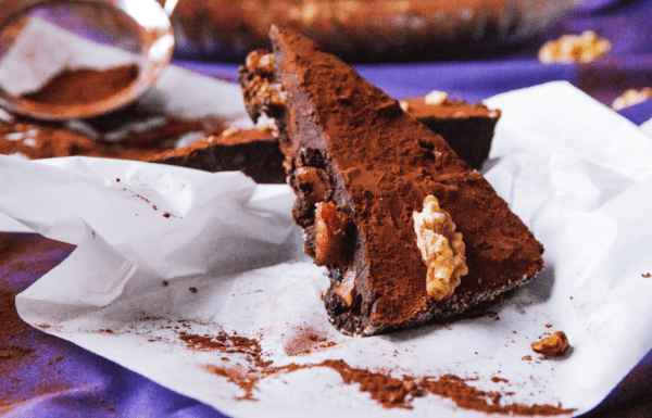 Rezept für einen saftigen Schokoladekuchen mit roter Bete, Feigen und Walnüssen – Rezept für Clean Eating oder Paleo | Miomente Entdeckermagazin