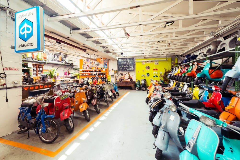 Italienische Kochkurse in der Kochschule "Vesbar" in München – Kochen zwischen Vespas und Werkzeugen | Miomente Entdeckermagazin