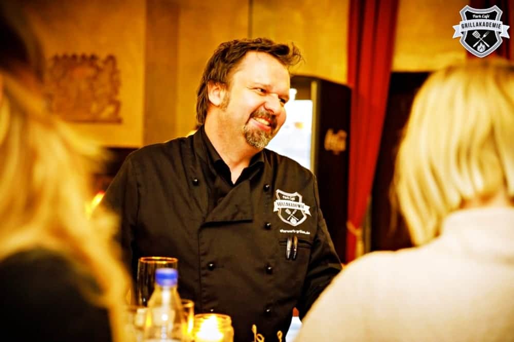 Feurige Grillkurse bei "Park Café" in München – die perfekten Steaks, die saftigsten Burger | Miomente Entdeckermagazin