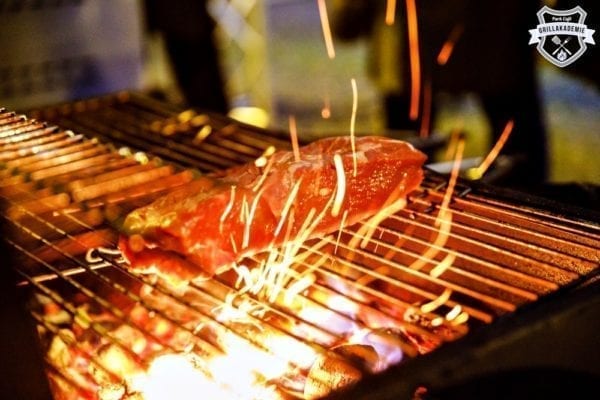 Feurige Grillkurse bei "Park Café" in München – die perfekten Steaks, die saftigsten Burger | Miomente Entdeckermagazin