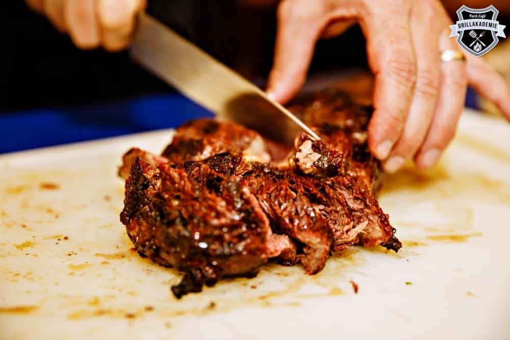 Feurige Grillkurse bei "Park Café" in München – die perfekten Steaks, die saftigsten Burger | Miomente Entdeckermagazin