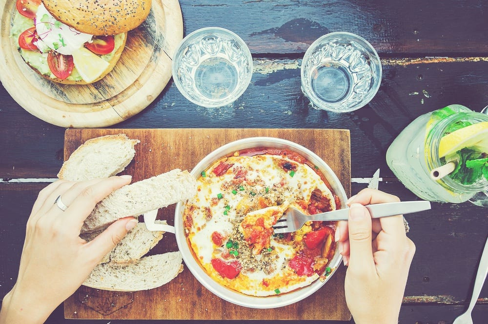 Üppiges Frühstück in Tel Aviv mit Shakshuka - Entdeckermagazin - Miomente