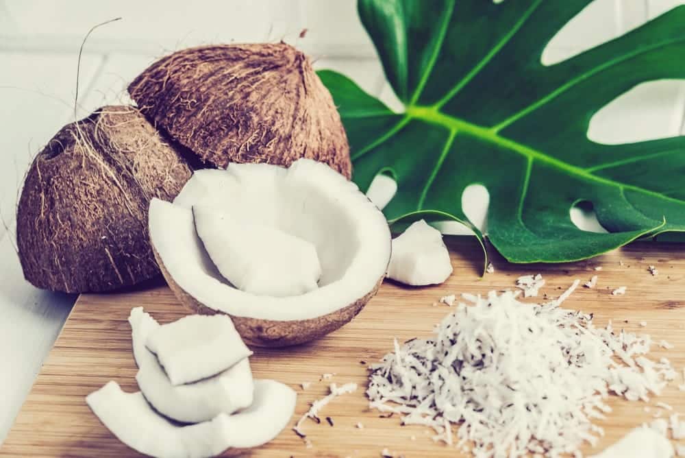 Kokosprodukte - reifes Kokosfleisch - Entdeckermagazin -Miomente
