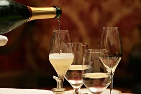 Zwiesel Kristallgläser – Herstellung eines edlen Weinglases mit Tradition | Miomente Entdeckermagazin