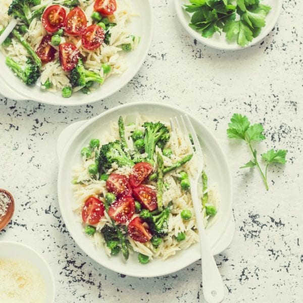 Spargel kochen: Rezept für eine One-Pot-Pasta mit grünem Spargel - Entdeckermagazin Miomente