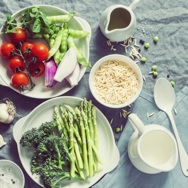 Spargel kochen: Zutaten für eine One-Pot-Pasta mit grünem Spargel - Entdeckermagazin Miomente