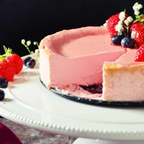 Schnelles Rezept: Käsekuchen mit Erdbeeren - Entdeckermagazin - Miomente