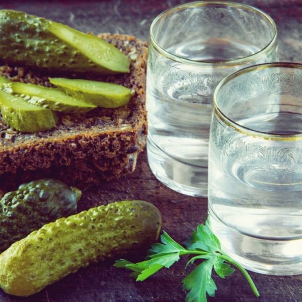 3 russische Spezilitäten zur WM 2018 - saure Gurken mit Brot und Wodka -Entdeckermagazin - Miomente