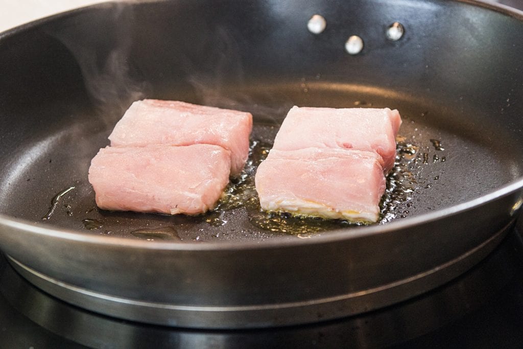 Koch Markus Kieslich zeigt uns die Zubereitung seines Lieblingsfischs Cobiafilet - Entdeckermagazin Miomente