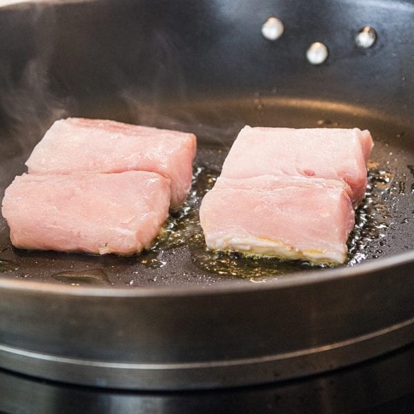 Koch Markus Kieslich zeigt uns die Zubereitung seines Lieblingsfischs Cobiafilet - Entdeckermagazin Miomente