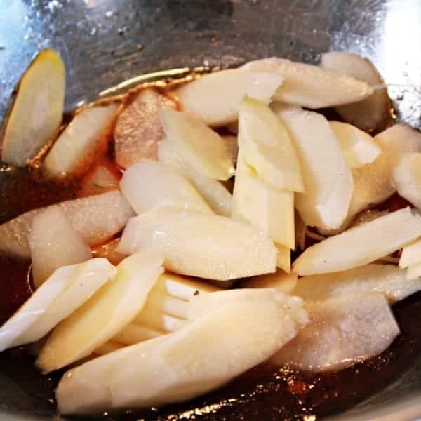 Rezept für Erdbeer-Spargel-Salat mit Vanille-Vinaigrette von Koch Markus Kieslich - Kochkurse in Wolfratshausen, München | Miomente Entdeckermagazin