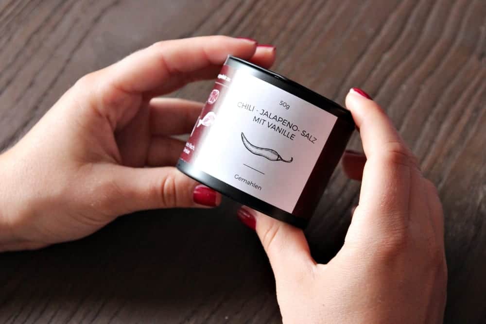 Handgemischte Gewürze - Chili-Jalapeno-Salz mit Vanille – Bayerischer Curry - Entdeckermagazin Miomente
