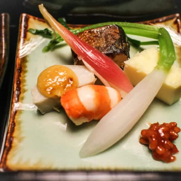 Kaiseki mit passendem Geschirr